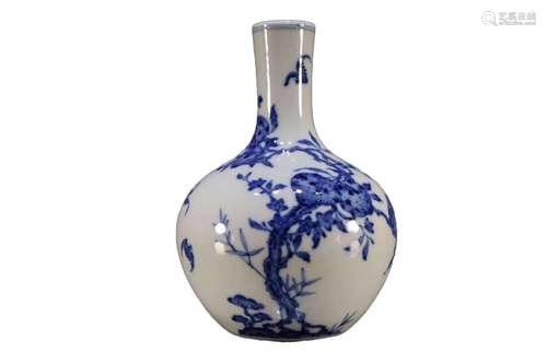 A Blue And White Vault-Of-Heaven-Shaped Vase