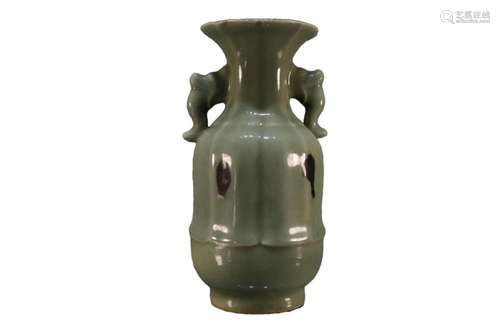 A quasi melon-shaped Longquanyao vase