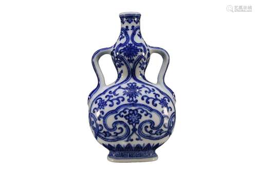 A Flat Blue And White Gourd-Shaped Vase