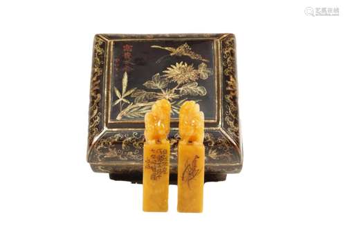 A Pair Of Tianhuang Seals With Gilded Lacquer Box