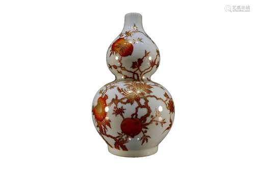 An Iron-Red Gourd-Shaped Gilded Vase