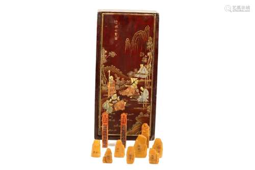 A Set Of Tianhuang Seals With Wood Gilded Box