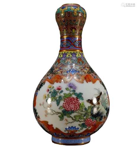 A Famille-Rose Garlic-Shaped Gilded Vase