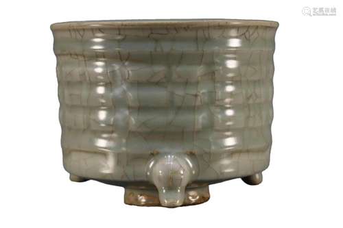 A tripod Longquanyao censer