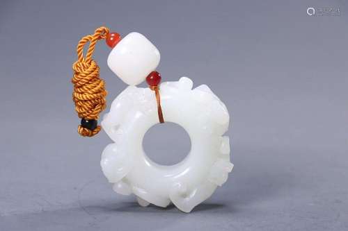 HETIAN WHITE JADE CHI-DRAGON PENDANT