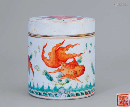 清 粉彩魚藻紋蓋罐