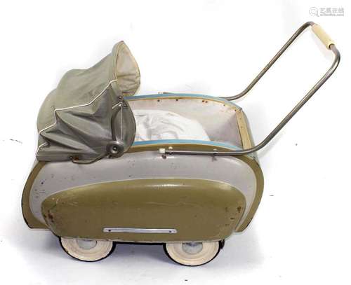 großer Puppenwagen 1950er Jahre