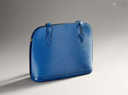 Sac Louis Vuitton modèle "Lussac" en cuir épi bleu...