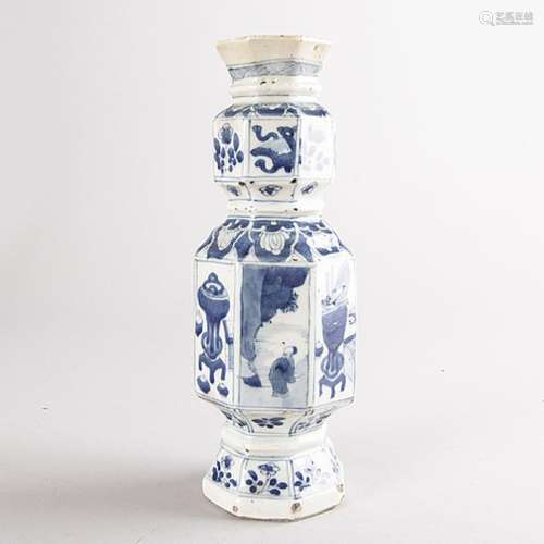 Vase, porcelain. Qing Dynasty, Kangxi (1662-1722).
