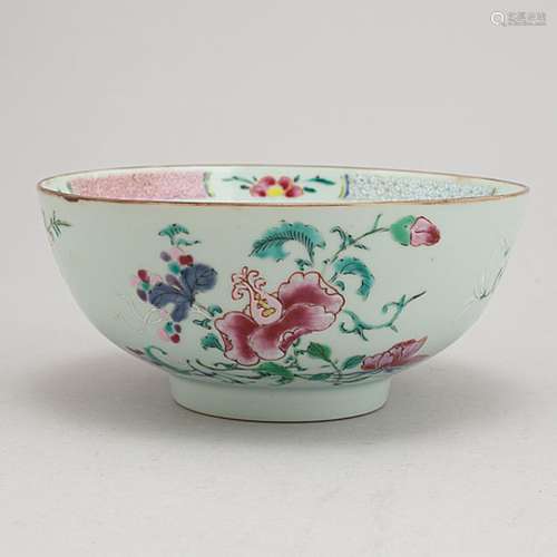 A famille rose bowl, Qingdynasty, Qianlong (1736-95).