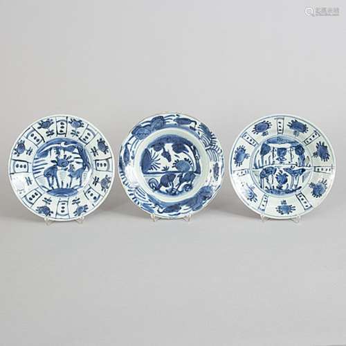 A set of three blue and white dishes, Ming dynasty (1572-162...