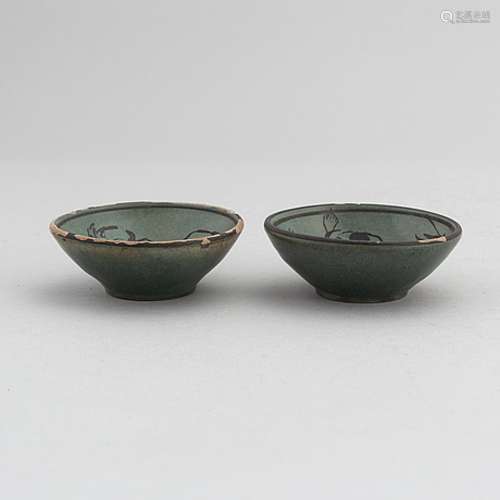 A set of two Chinese ceramic cups, Ming dynasty (1358-1644).
