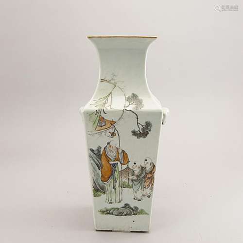 A Chinese porcelain vase, Qing dynasty, Guangxu (1875-1908.