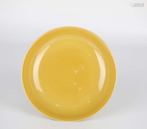 Yellow glazed porcelain plate, Hongzhi