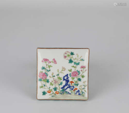 Chinese Fencai porcelain box，18th