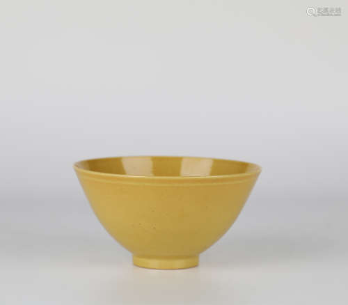 Yellow glazed porcelain bowl, Xuande