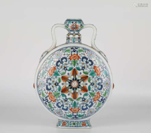 Doucai porcelain bottle，18th