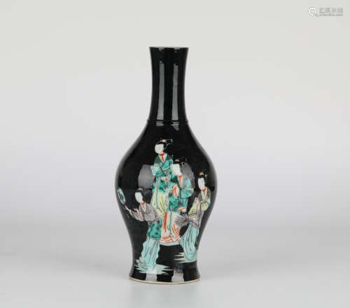 Chinese Fencai vase，17th