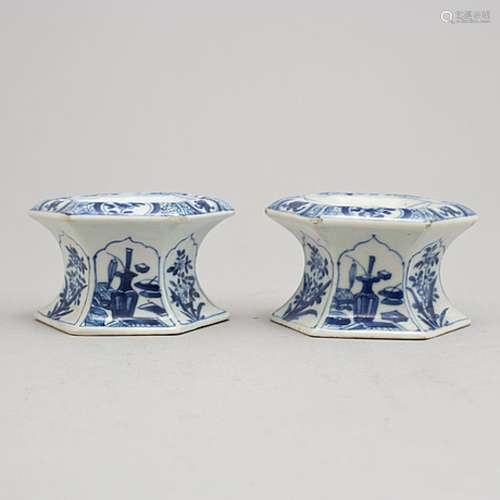 A pair of blue and white salts, Qing dynasty, Kangxi (1662-1...