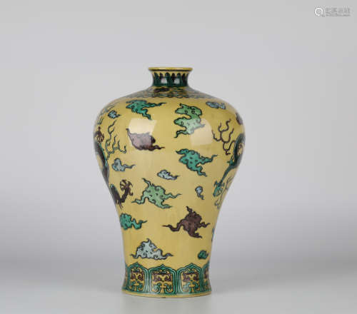 Chinese dragon pattern porcelain vase, Kangxi