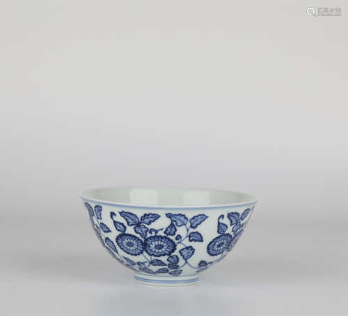 Porcelain bowl with blue and white floral pattern，Chenghua