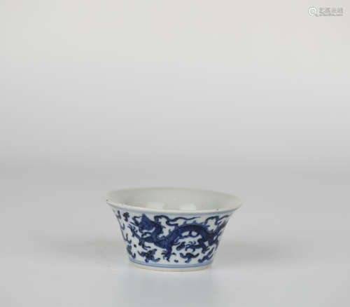 Chinese blue and white dragon pattern porcelain cup