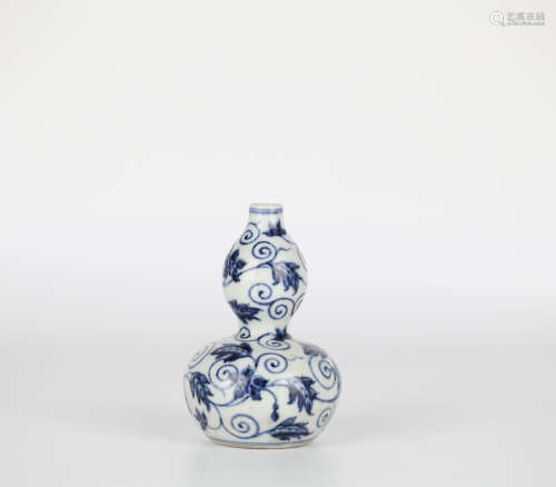 Blue and white porcelain gourd bottle，17th