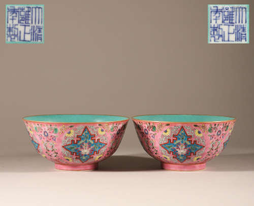 A pair of Qing Yongzheng enamel colored bowls