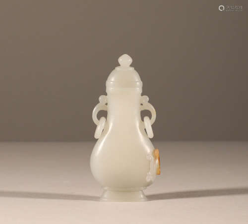 Qing Hetian jade vase