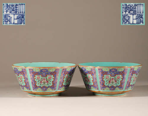 A pair of Qing Yongzheng enamel colored bowls