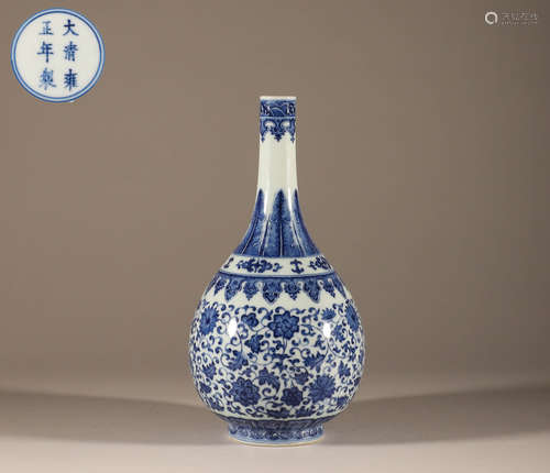 Qing Qianlong blue and white vial