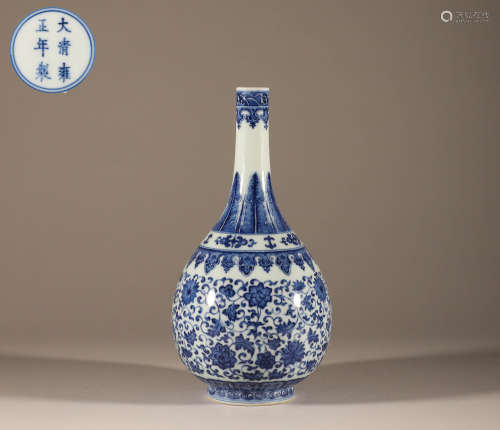 Qing Qianlong blue and white vial