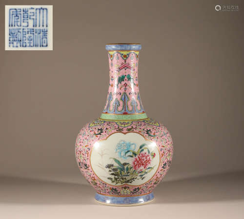 Qing Qianlong pastel flower bottle