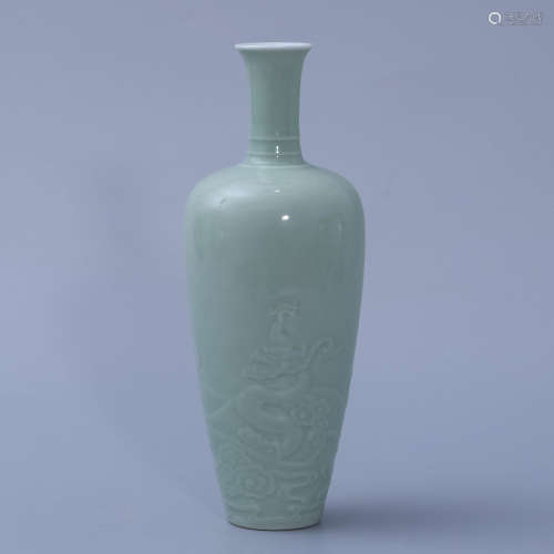 Celadon Glaze Dragon Vase