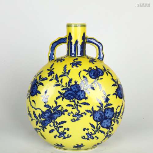 Chinese Lemon Yellow Blue-and-white Flat Vase