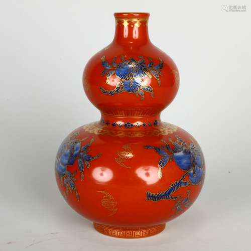 Ponegranate Red and Blue-and-white Gourd-shaped Vase