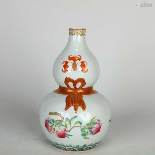 Famille Rose Gourd-shaped Vase