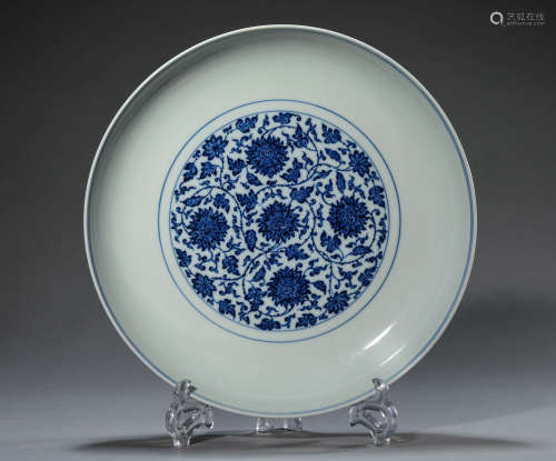 A Chinese Porcelain Blue and White Interlock Branches Dish M...