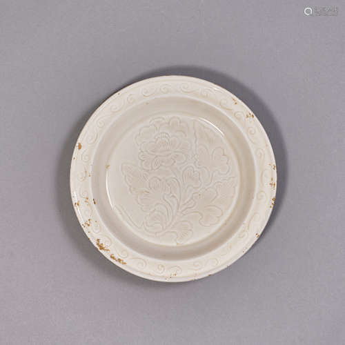 A Chinese Porcelain Ding-Type Dish