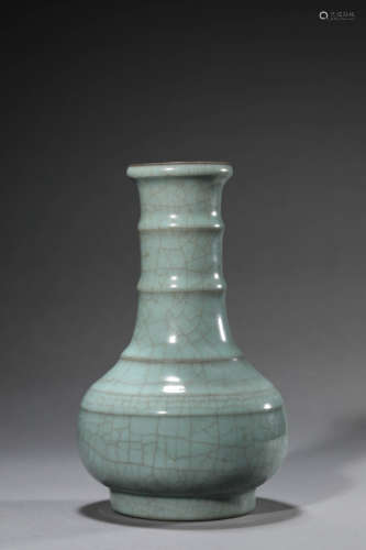 A Chinese Porcelain Guan-Type Vase