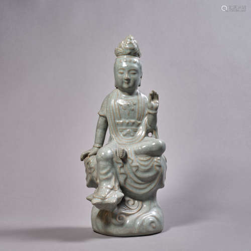 A Chinese Porcelain Ge-Type Guan Yin Statue