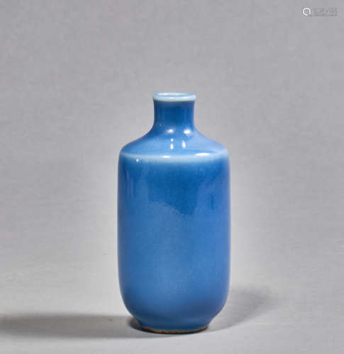 A Chinese Porcelain Blue-Glazed Vase