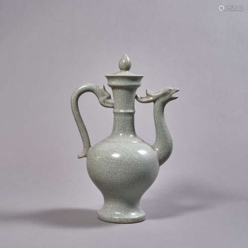 A Chinese Porcelain Ge-Type Kettle