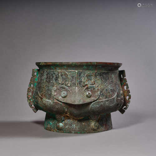 A Chinese Bronze Steaming Vessel Gui