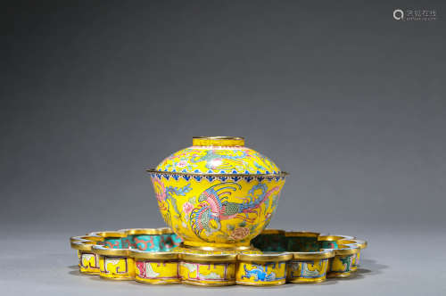 A Chinese Enamel Painted 
Bowl and Cover Marked Qian Long