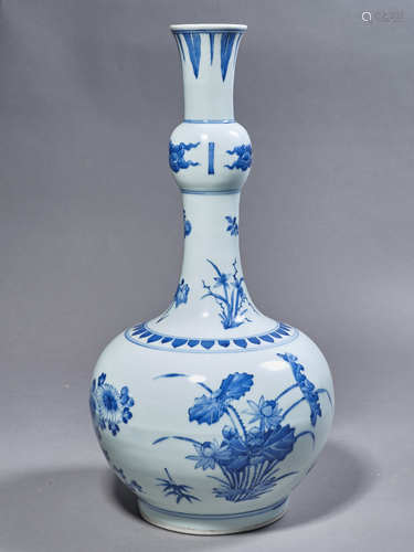 A Chinese Porcelain Blue and White Flower Vase