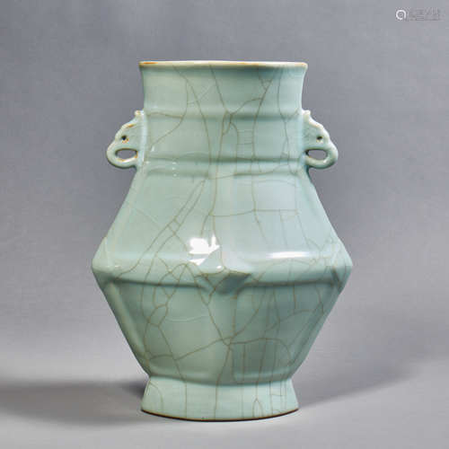 A Chinese Porcelain Guan-Type Vase