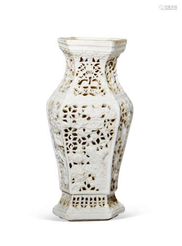 清早期 德化窑白瓷镂空花鸟纹六角瓶