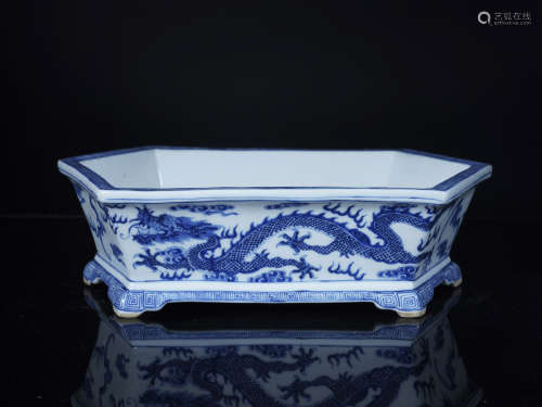 Qianlong Blue and White Dragon Washer