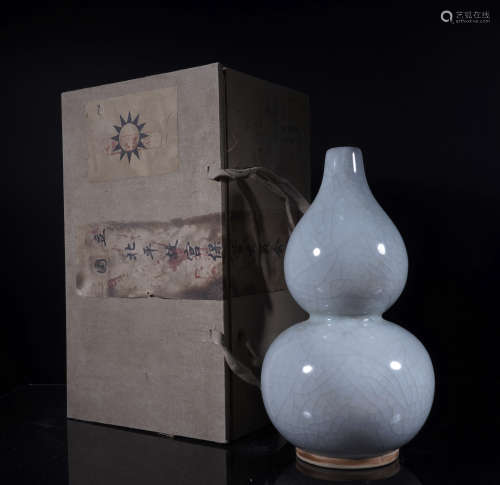 Guan Ware Double-Gourd Vase